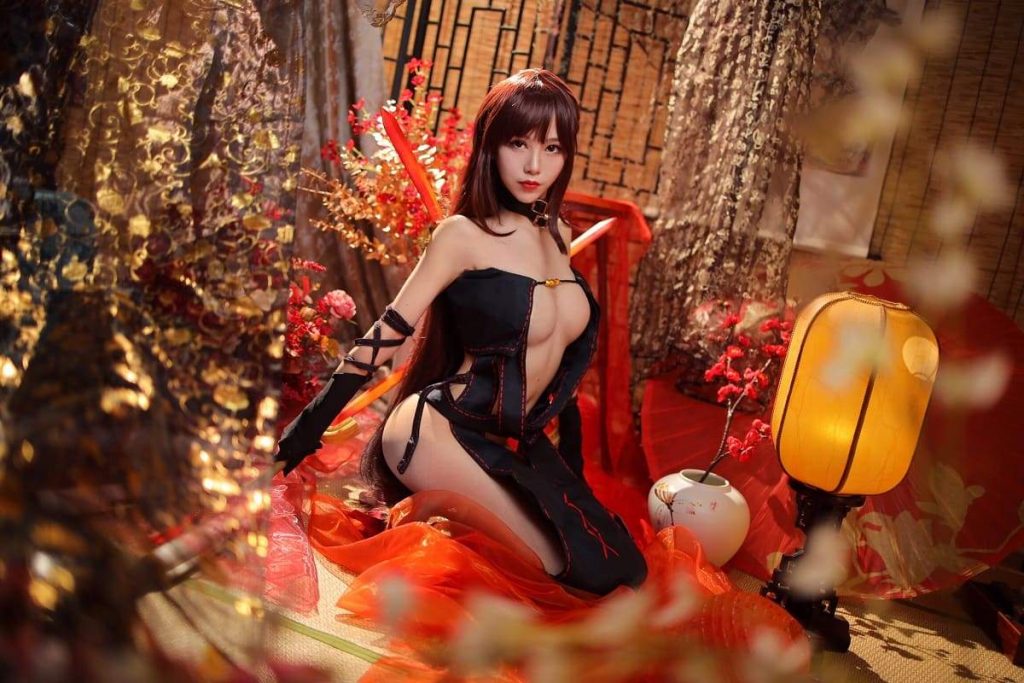 Coser Lee Shi Cosplay Trang Phục Lấy Cảm Hứng Từ Hoa Anh Túc Đỏ