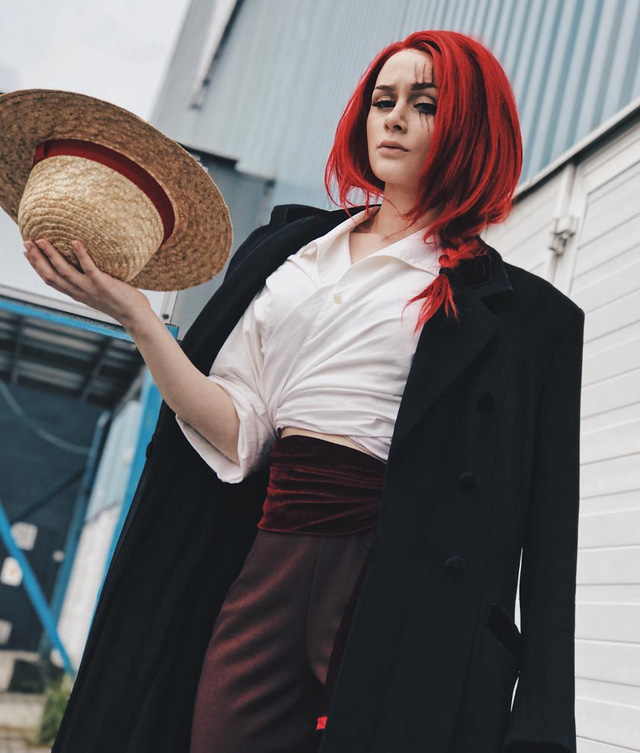 Nể phục cô nàng có thể cosplay thành vô số nhân vật One Piece, ấn tượng nhất là các màn cải nam trang - Ảnh 1.