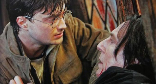 Harry Potter sẽ trông ra sao nếu mẹ cậu cưới thầy Snape? Loạt ảnh kết quả này sẽ khiến fan cứng cũng đứng hình mất 5 giây - Ảnh 1.