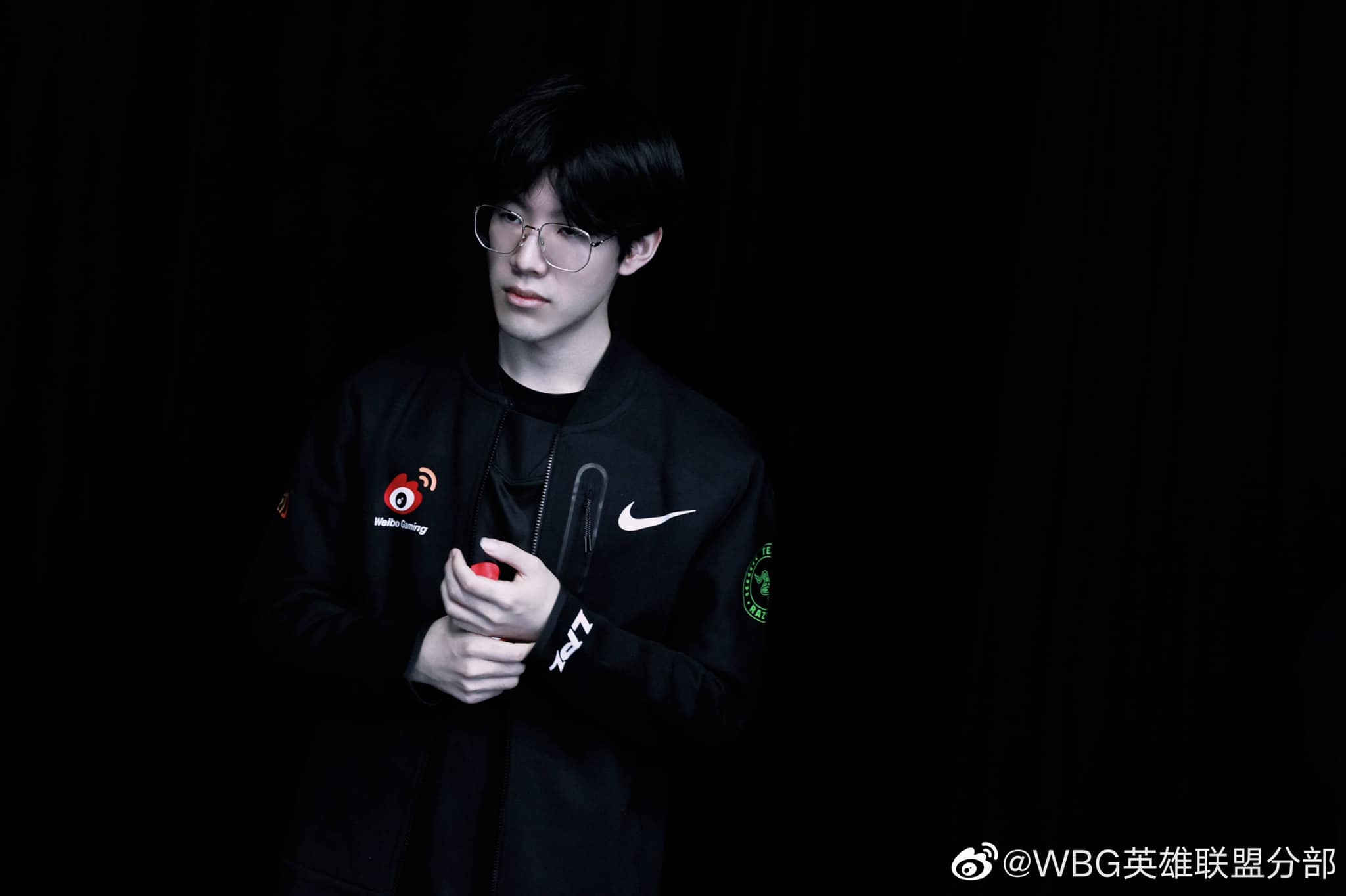 Ở Weibo Gaming có một người ‘bắt nạt’ được cả TheShy, nhưng không phải là SofM
