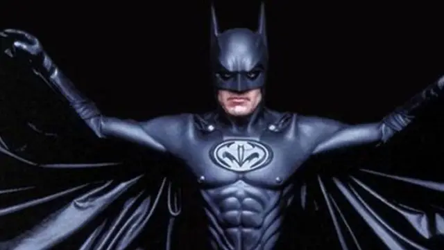 Xếp hạng trang phục của Batman trên màn ảnh nhỏ, có bộ còn khiến nam diễn viên cảm thấy xấu hổ - Ảnh 1.