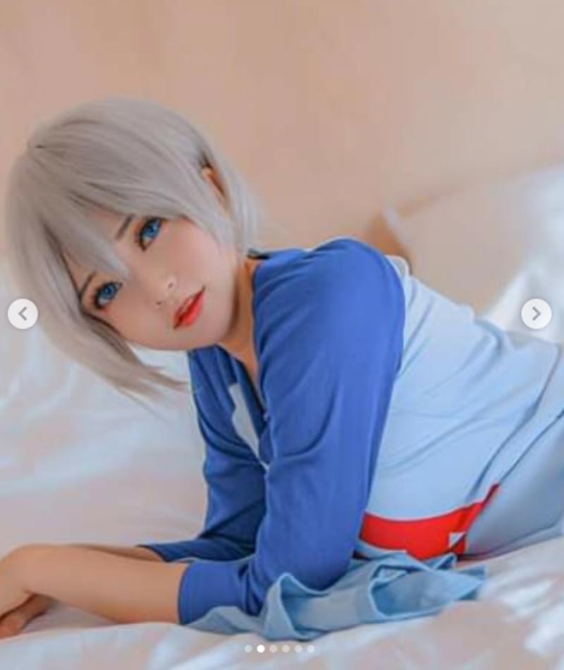 Cosplay Hana Uzaki nữ coser cởi áo lót show vòng 1 ngộp thở 4