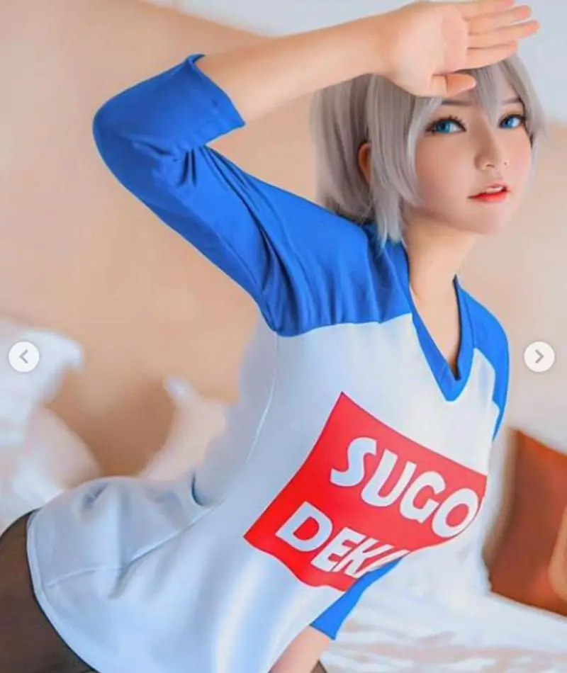 Cosplay Hana Uzaki nữ coser cởi áo lót show vòng 1 ngộp thở 5