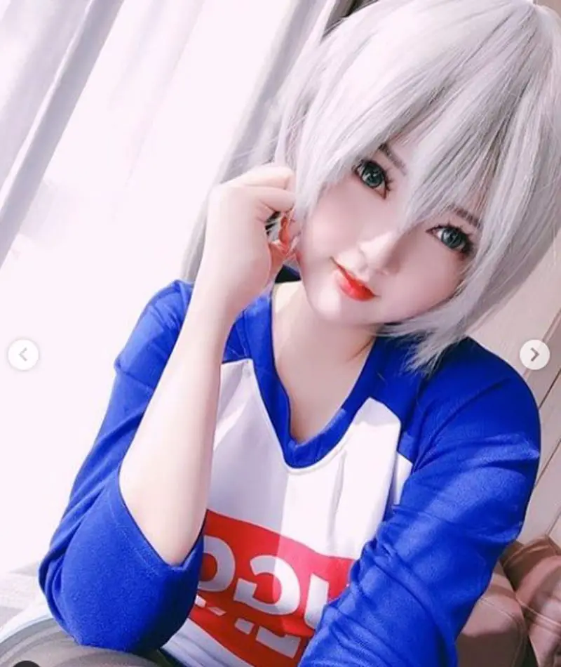 Cosplay Hana Uzaki nữ coser cởi áo lót show vòng 1 ngộp thở 6