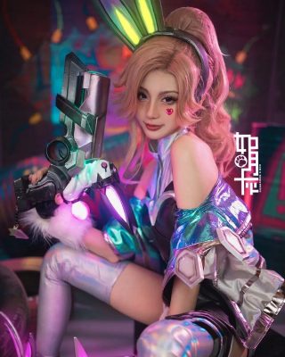 LMHT: Đứng ngồi không yên với bộ ảnh cosplay Miss Fortune Thỏ Chỉ Huy "sắc nét đến từng chi tiết"