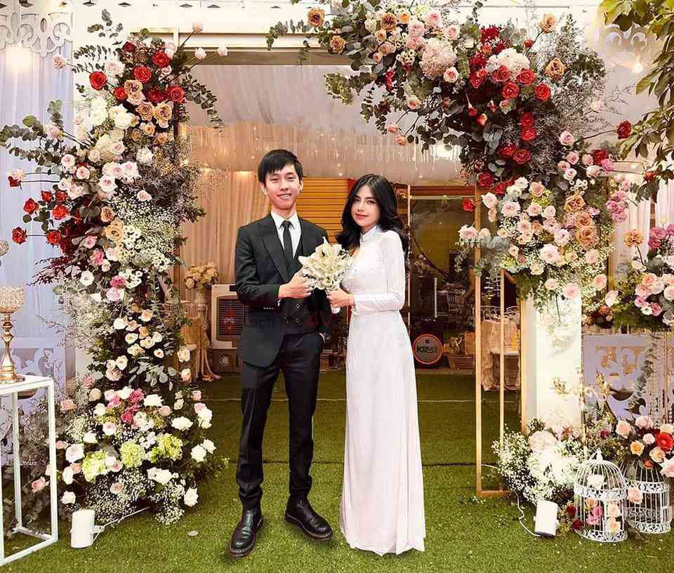 MC Mai Dora khoe được BLV Văn Tùng tặng quà trong LMHT, fan đồn đoán VCS sắp có cặp đôi mới