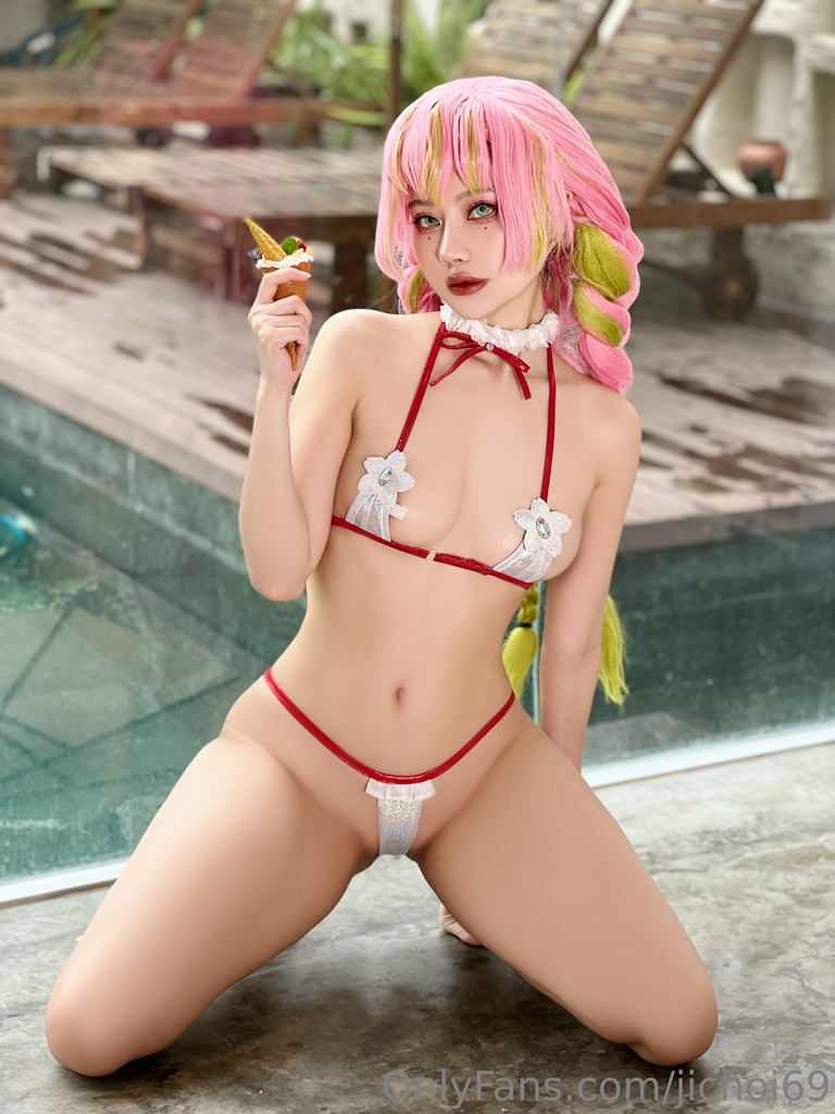 anh-gai-xinh-cosplay-luyen-tru-mitsuri-sexy-trong-outfit-bikini-18