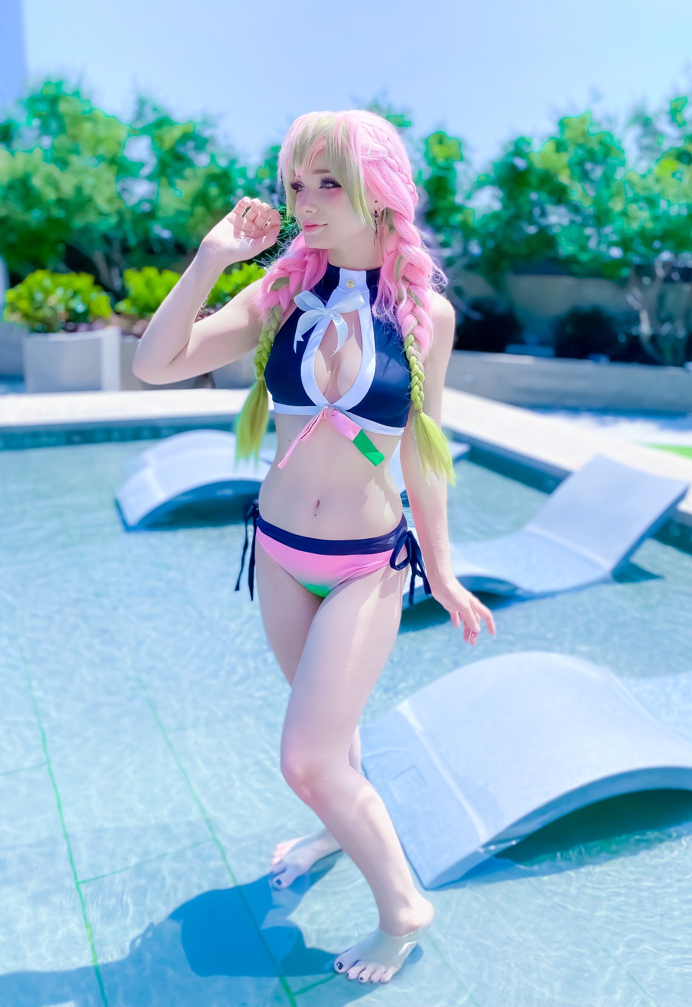 anh-gai-xinh-cosplay-luyen-tru-mitsuri-voi-bikini (4)