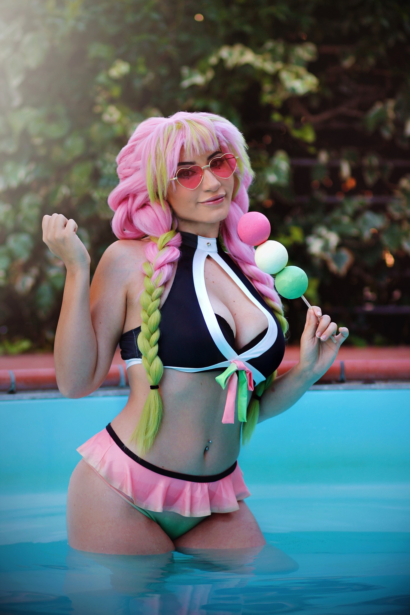 anh-gai-xinh-cosplay-luyen-tru-mitsuri-voi-bikini (9)