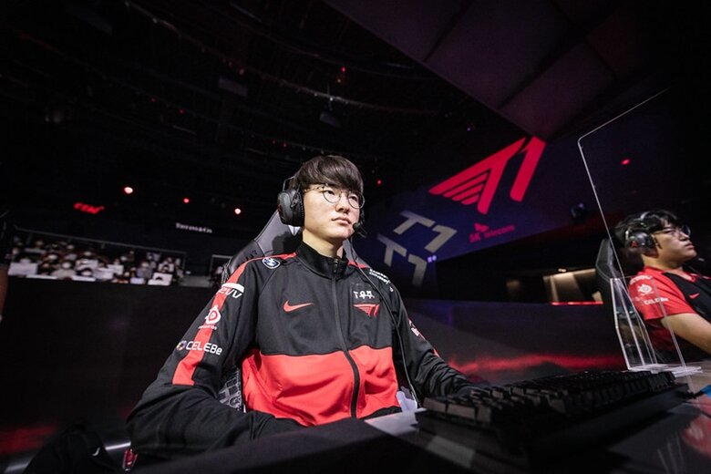 Faker nói về vấn đề lỗi game đầu mùa giải nhưng không được Riot Games khắc phục kịp thời.