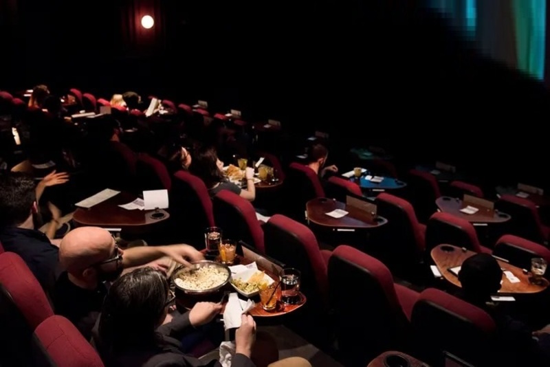 Mang cơm hộp vào rạp chiếu phim