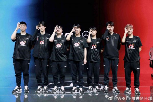 Sau trận thua LNG, Weibo Gaming chia sẻ ảnh trên fanpage với hi vọng fan hâm mộ sẽ cổ vũ trong vòng Playoffs sắp tới.