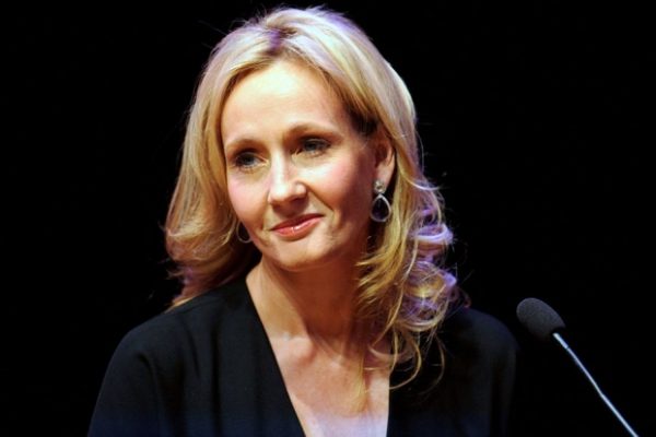 Bà Rowling giải thích lý do vắng mặt trong phim kỷ niệm 20 năm Harry Potter - Ảnh 1.