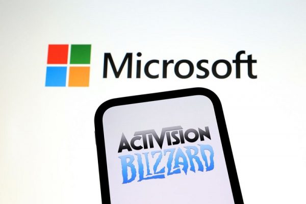 Microsoft mua Activision Blizzard được chú ý nhất.