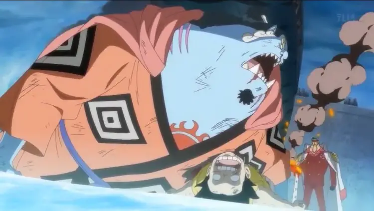 đô đốc đã đâm xuyên qua ngực Jinbe bằng nắm đấm magma của mình để tiếp cận Luffy