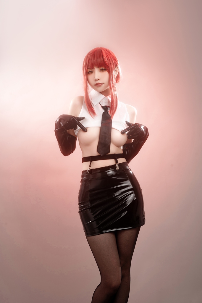 anh-gai-xinh-cosplay-makima-khoe-vu-sieu-dep