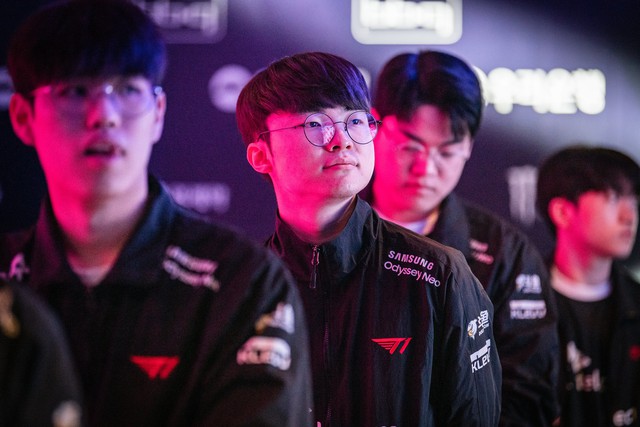 T1 vận dụng rất tốt lối chơi "Xạ Thủ Hỗ Trợ" - nguồn: LoL Esports