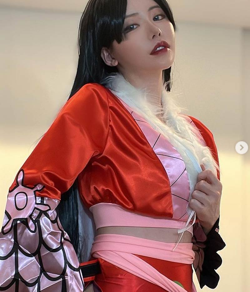 Eimi Fukada cosplay Kimetsu no Yaiba 5