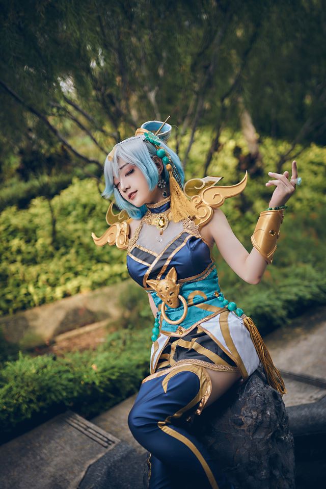 1681681531Cosplay Lux 4