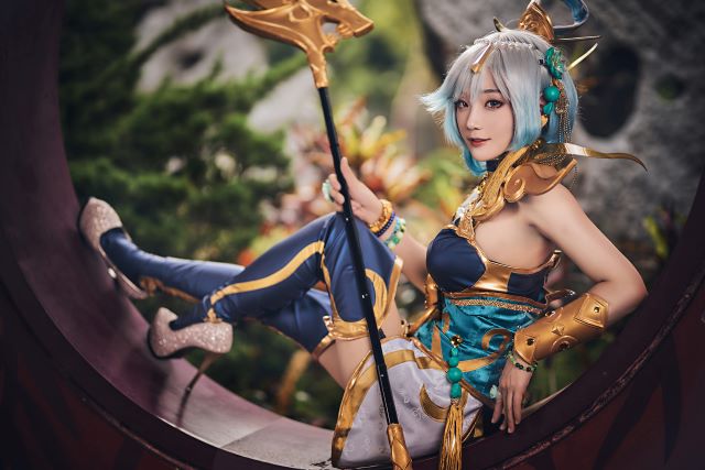 1681681541Cosplay Lux 6