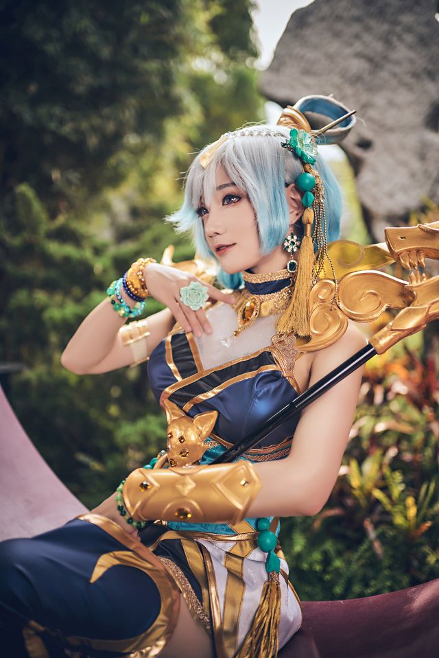 1681681546Cosplay Lux 7