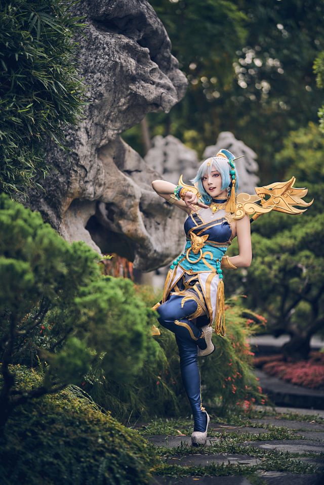 1681681569Cosplay Lux 10