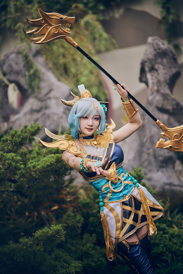 1681681575Cosplay Lux 11