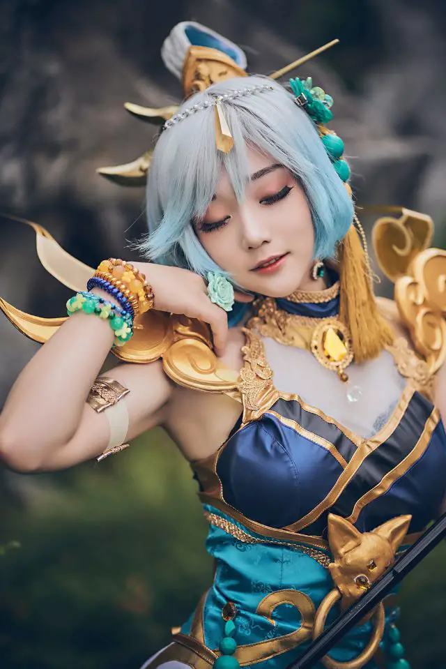 1681681593Cosplay Lux 13