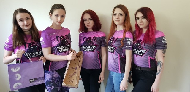 Vaevictis Esports - đội tuyển toàn nữ hiếm hoi thi đấu ở một giải LMHT chính thức thuộc Riot