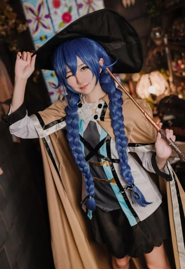 Ngất ngây với màn Cosplay Roxy Migurdia trong Mushoku Tensei