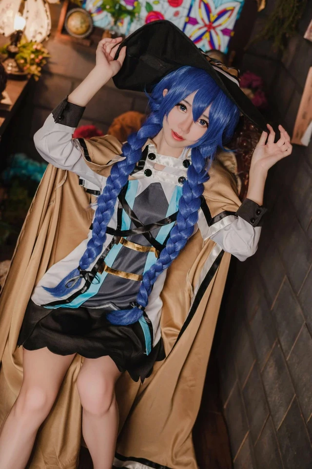 Ngất ngây với màn Cosplay Roxy Migurdia trong Mushoku Tensei