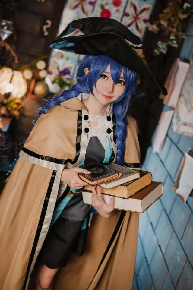 Ngất ngây với màn Cosplay Roxy Migurdia trong Mushoku Tensei