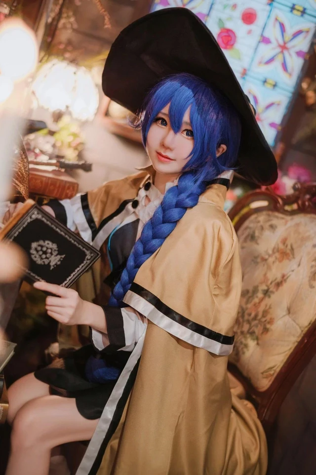 Ngất ngây với màn Cosplay Roxy Migurdia trong Mushoku Tensei