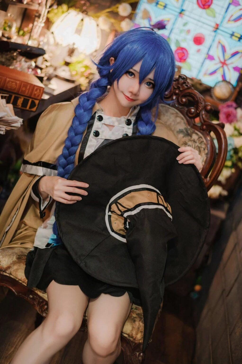 Ngất ngây với màn Cosplay Roxy Migurdia trong Mushoku Tensei