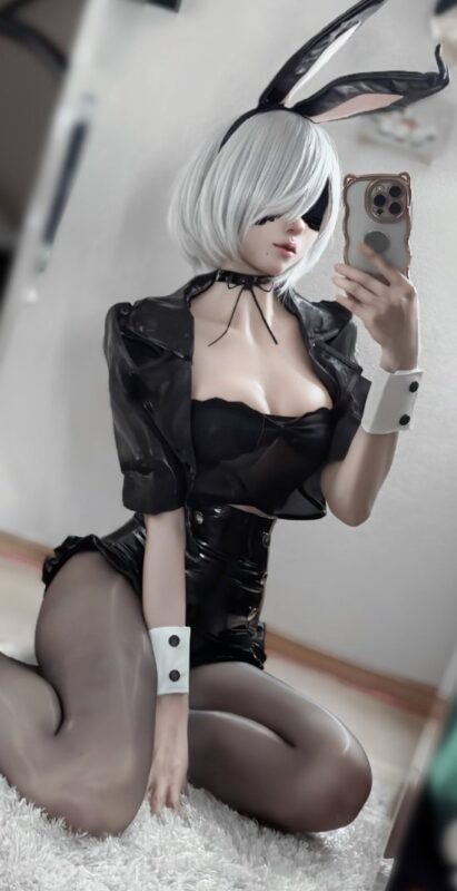 Cosplay 2B khiến cộng đồng game thủ đứng ngồi không yên